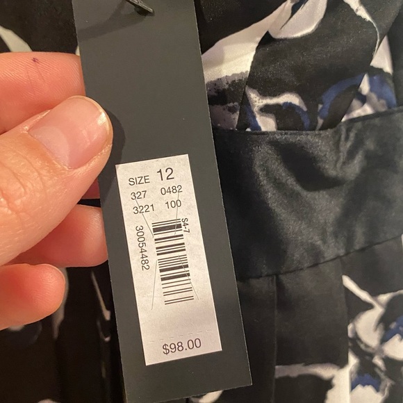 NEW WITH TAGS THE LIMITED FLORAL DRESS WOMANS black / white Blue SIZE 12 - Picture 6 of 10